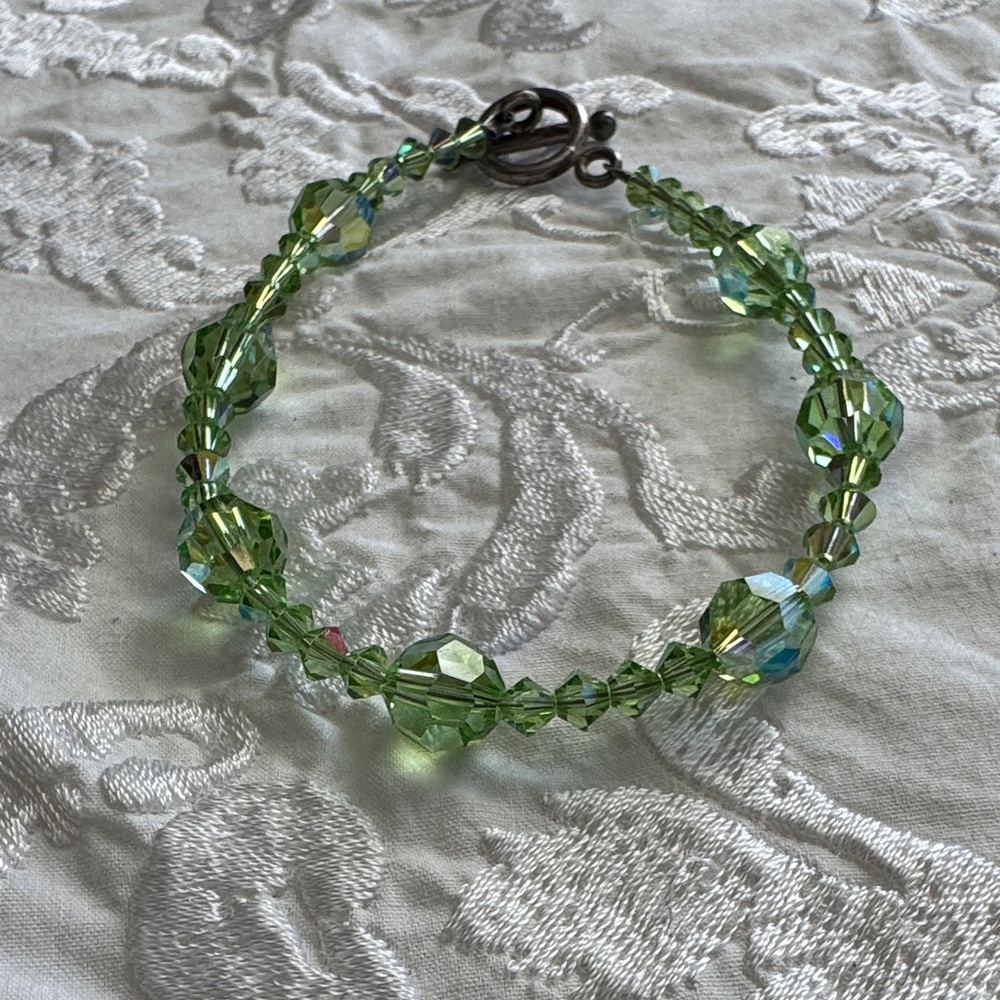 Elegant Green Beaded Bracelet